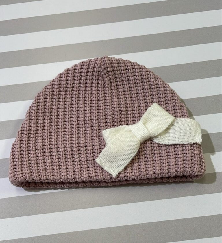 Cappellino rosa fiocchetto laterale bianco