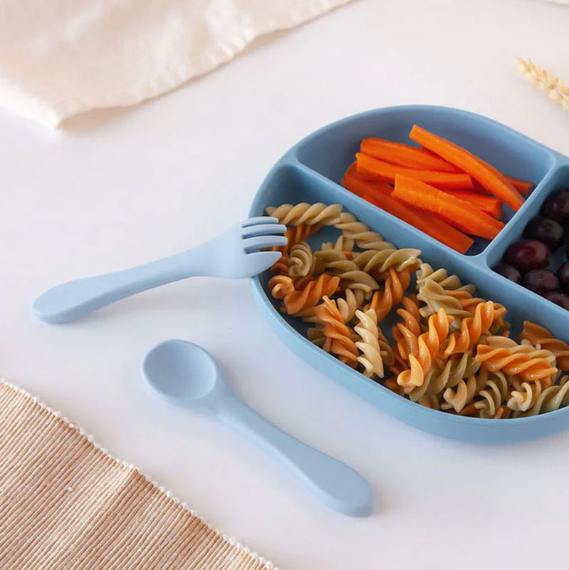 Set posate e vassoio in silicone con scomparti e ventosa azzurro
