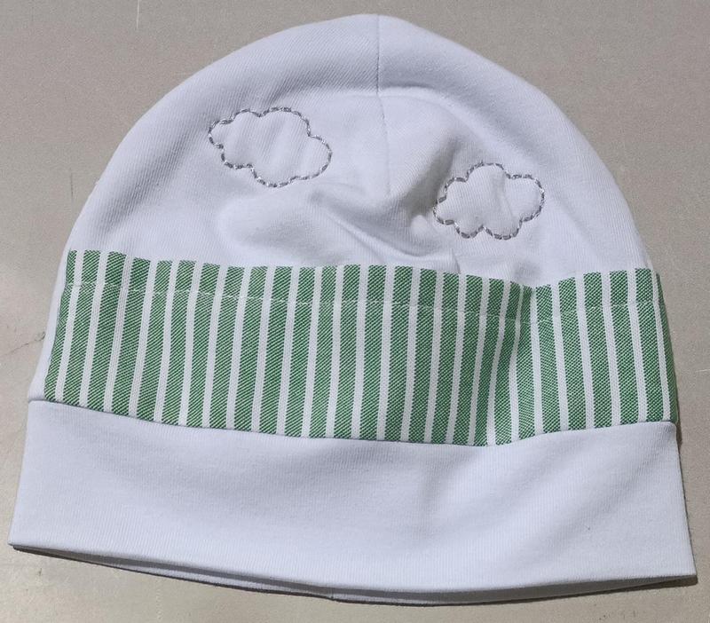 Cappellino con stampa nuvole
