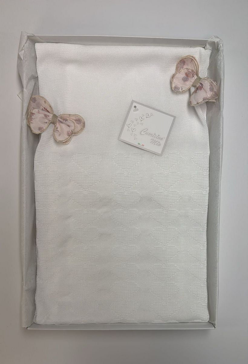 Copertina bianca con fiocchetti rosa