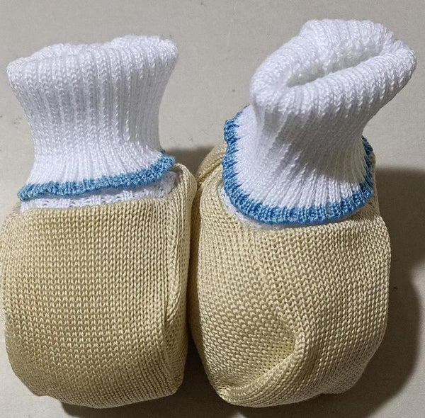 Babbucce in filato caldo bianca e beige