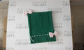 Copertina verde con ricami e fantasia rosa