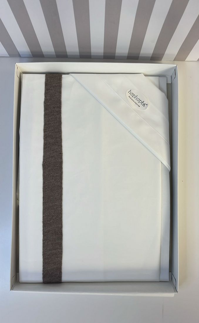 Lenzuolino bianco ricamo marrone