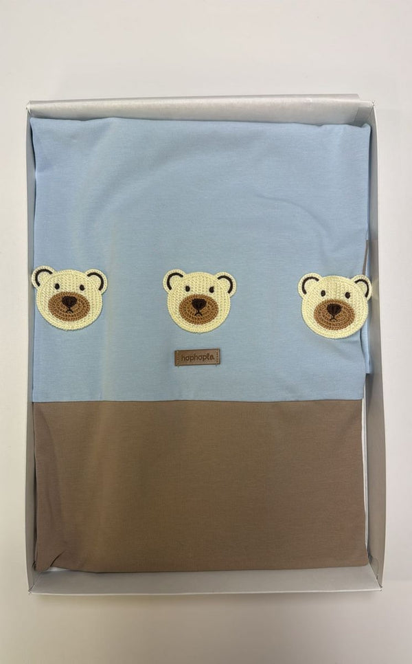 Copertina con stampa azzurra e marrone