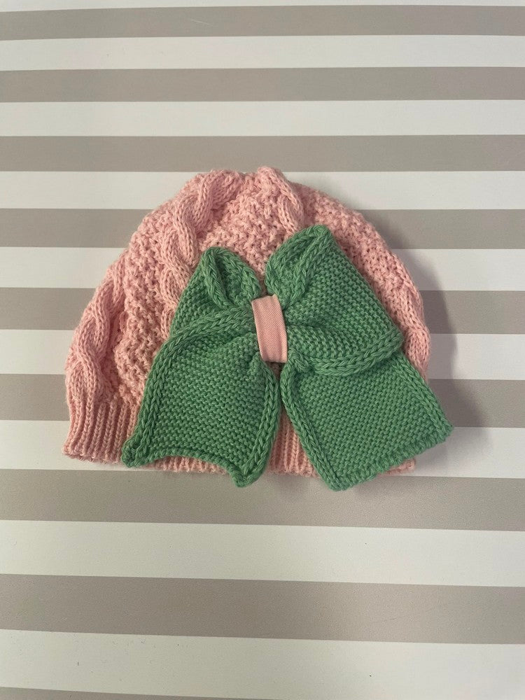 Cappellino rosa con fiocco verde