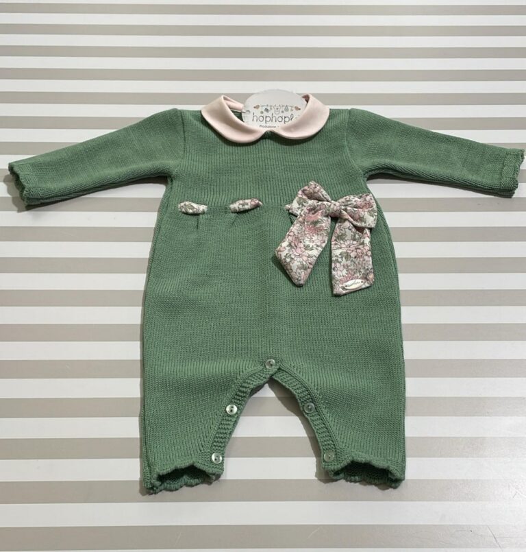 Tutina verde con dettagli rosa