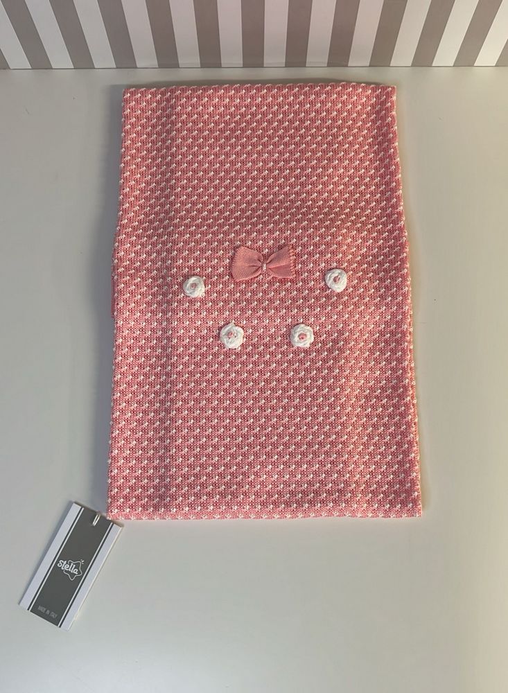 Copertina lavorata rosa e bianca