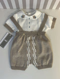 Salopette con maglia marrone
