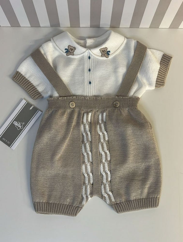 Salopette con maglia marrone