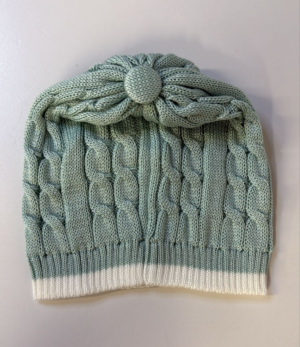 Cappellino in filato verde