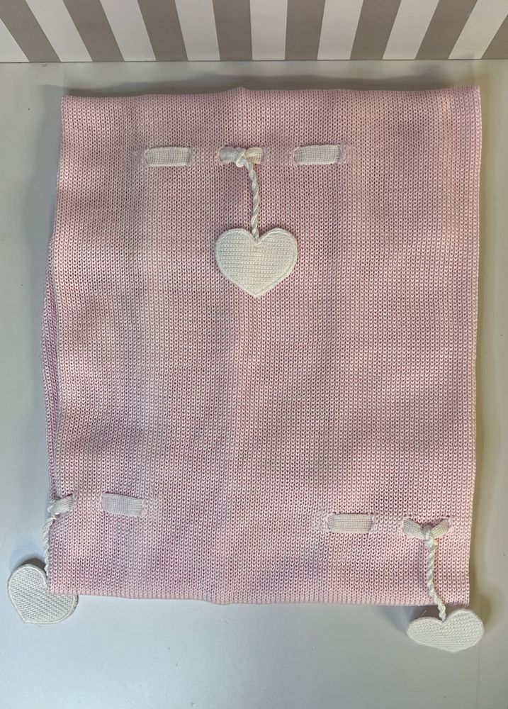 Copertina rosa con cuore pendente bianco