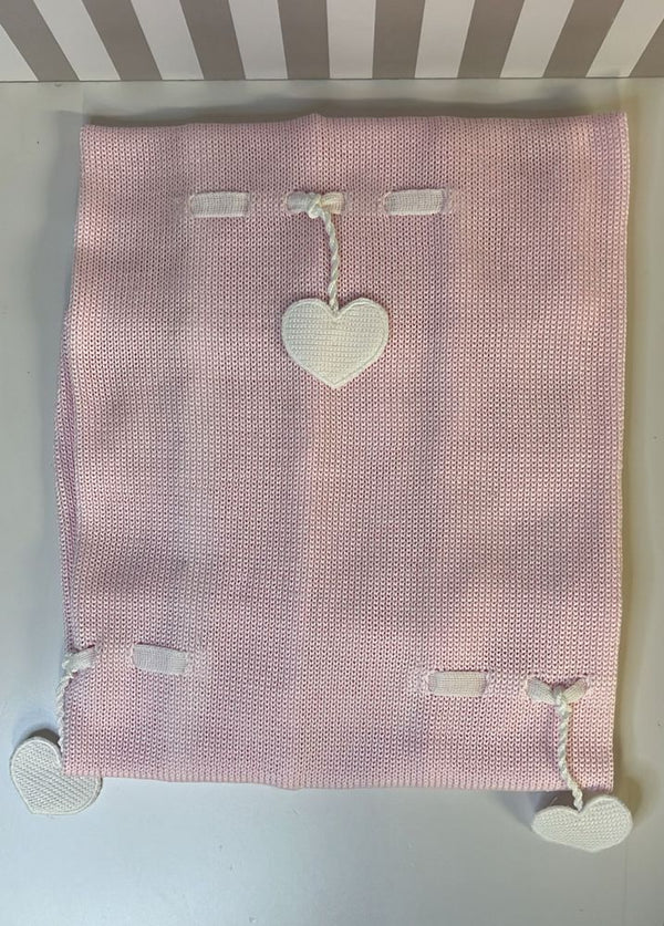 Copertina rosa con cuore pendente bianco