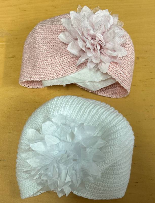 Cappellino maxi fiore ricamato