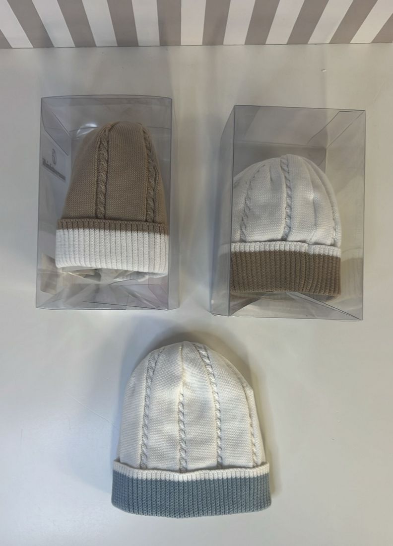 Cappellino in maglia fantasia treccia