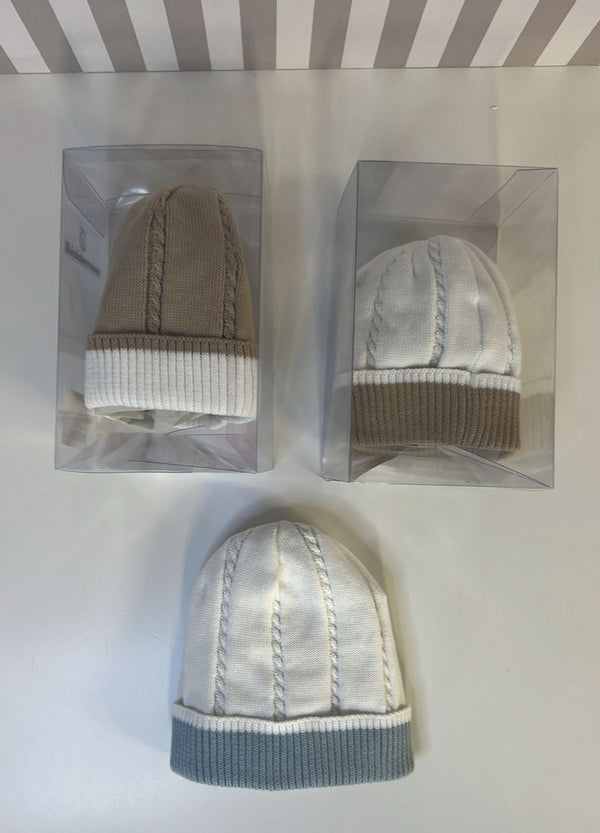Cappellino in maglia fantasia treccia
