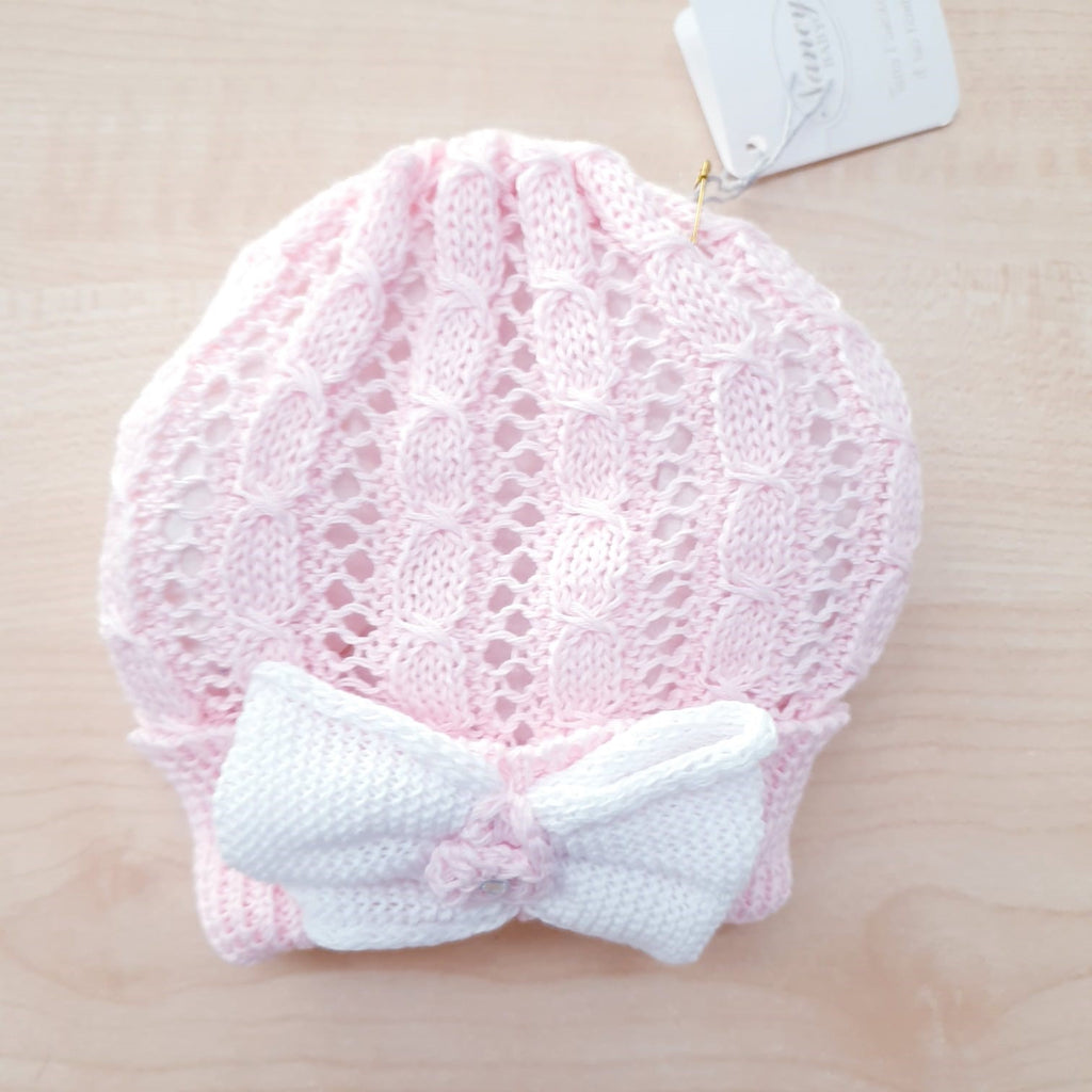 Cappellino il filo con fiocco ricamato