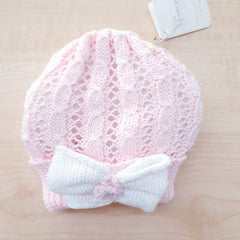 Cappellino il filo con fiocco ricamato