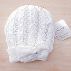 Cappellino il filo con fiocco ricamato