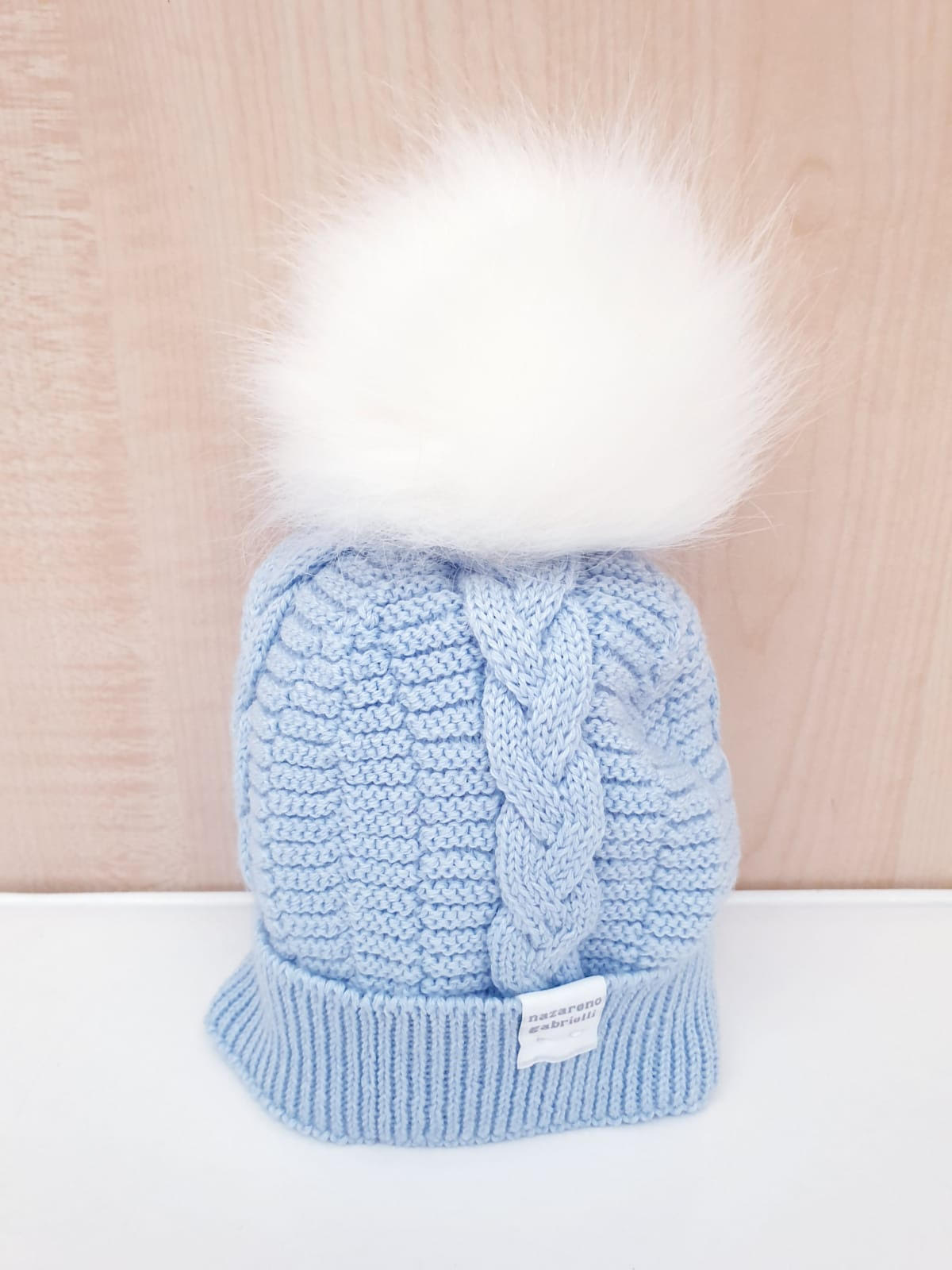 Cappellino in misto lana con ponpon