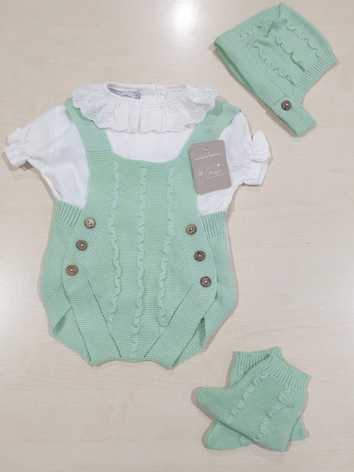 Pagliaccetto cappellino e scarpine neonata