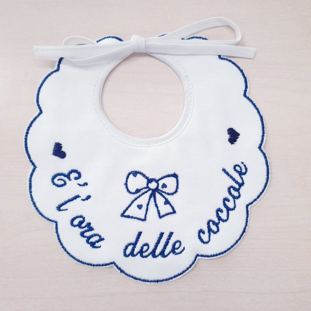 Bavetta ricamata 100% cotone “E’ l’ora delle coccole”