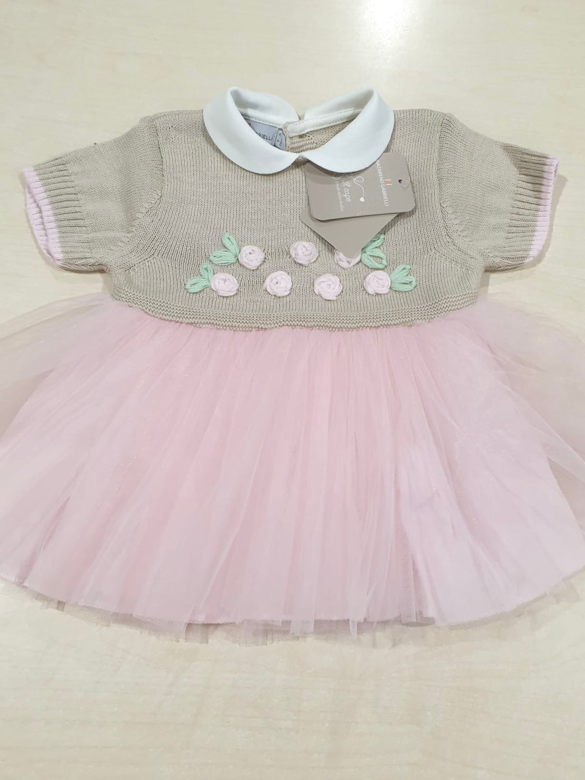 Vestino con tulle e fiorellini ricamati