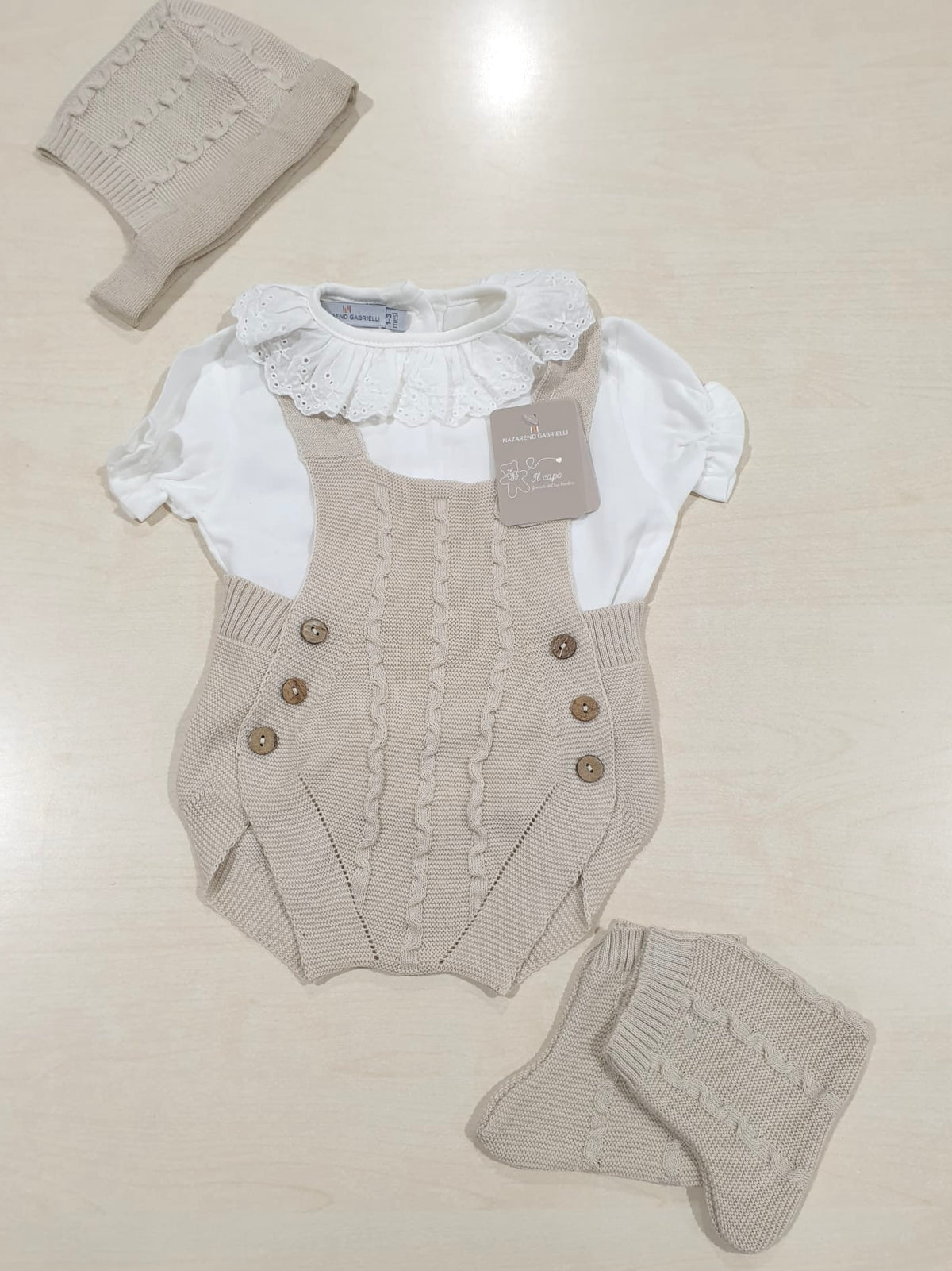 Pagliaccetto cappellino e scarpine neonata