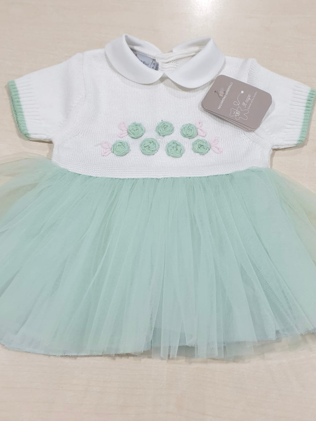 Vestino con tulle e fiorellini ricamati