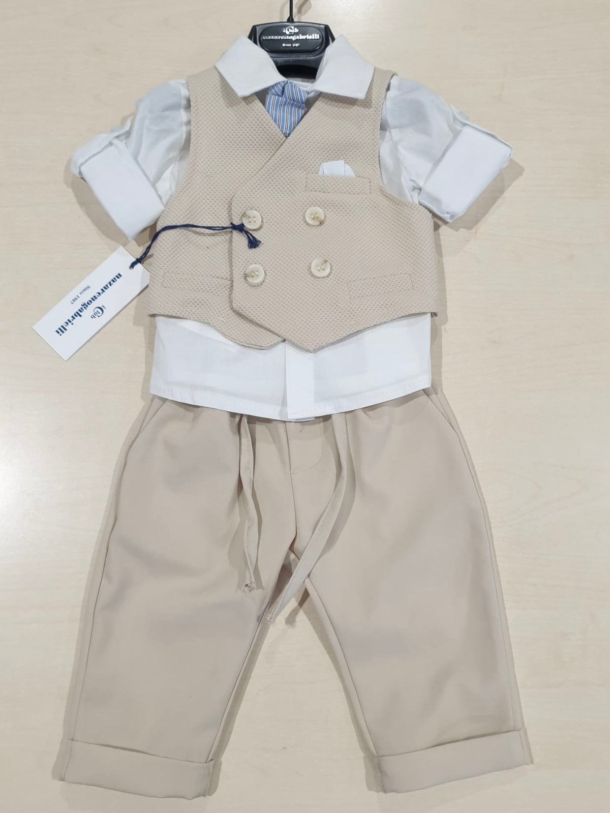 Completo da neonato completo di gilet, pantalone, camicia e cravatta