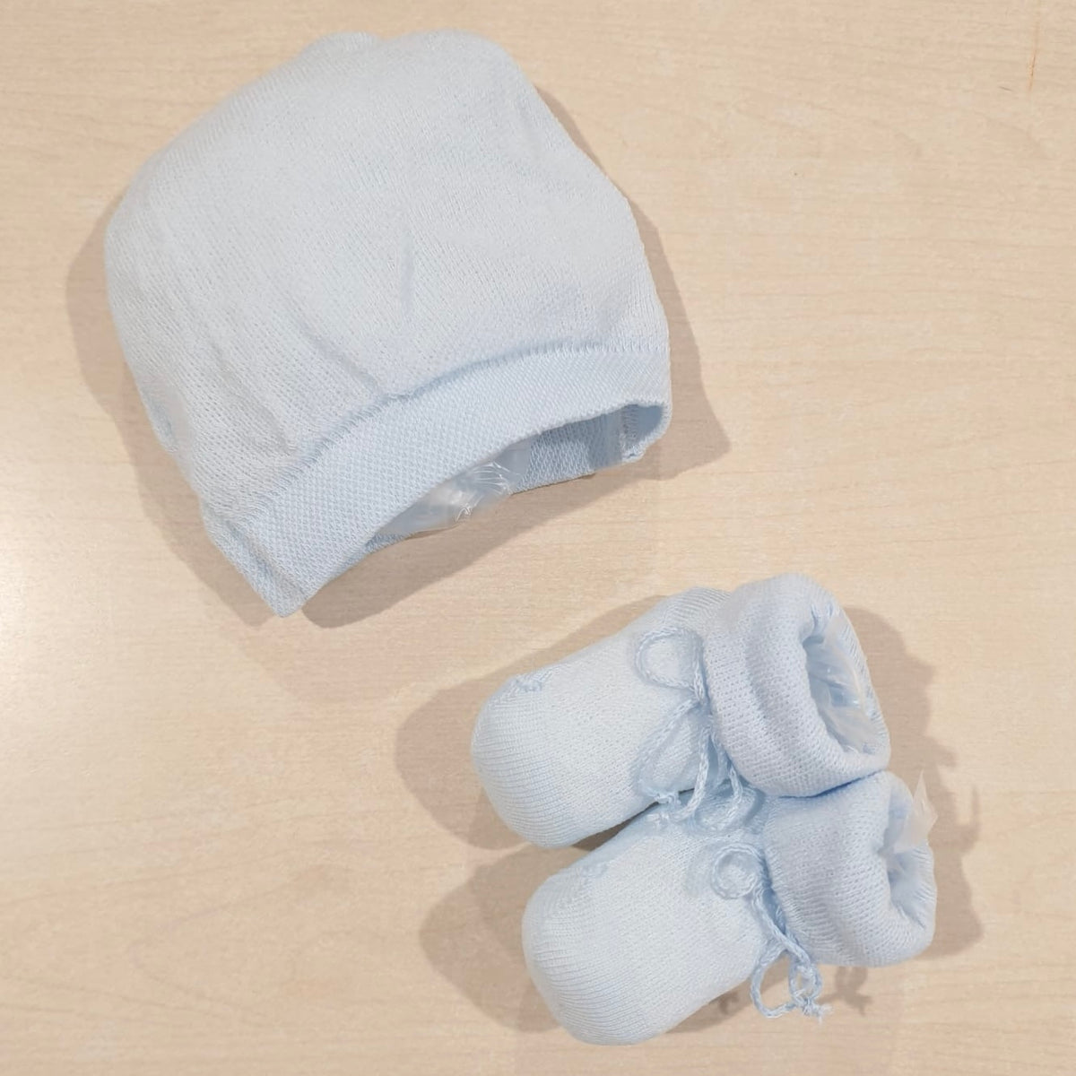 Set cappellino e scarpine in cotone