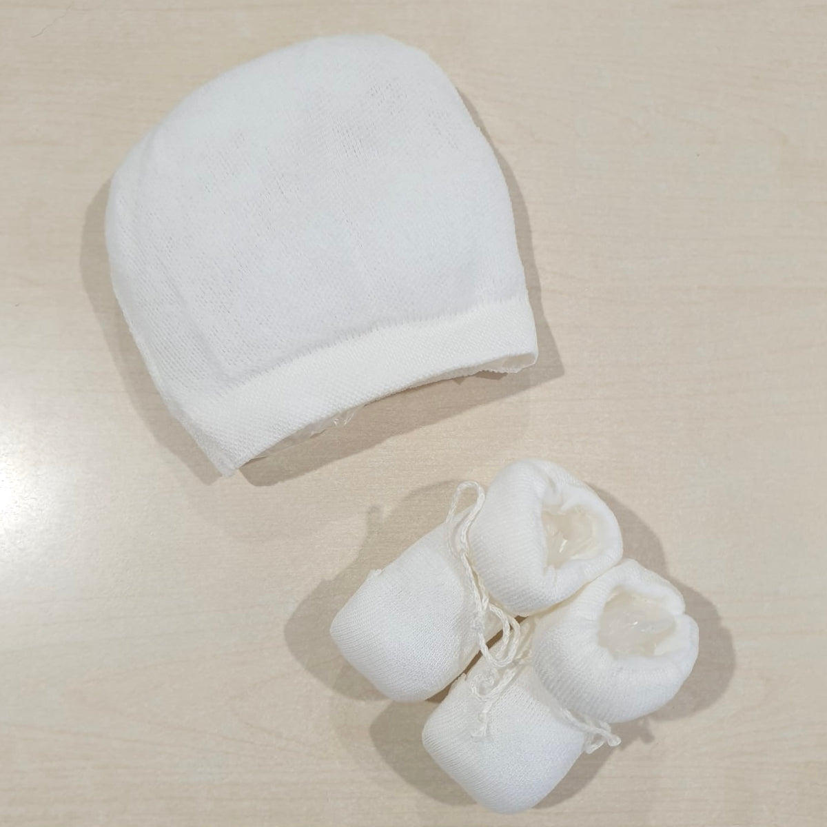Set cappellino e scarpine in cotone
