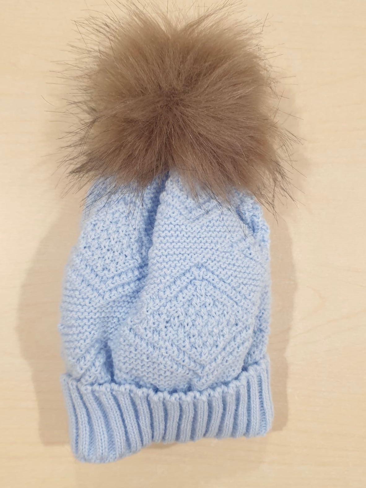 Cappellino in misto lana tema Loris