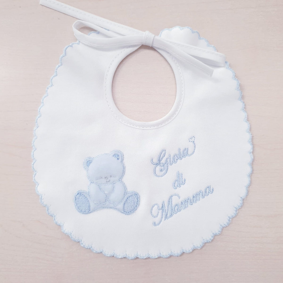 Bavetta ricamata “Gioia di mamma”