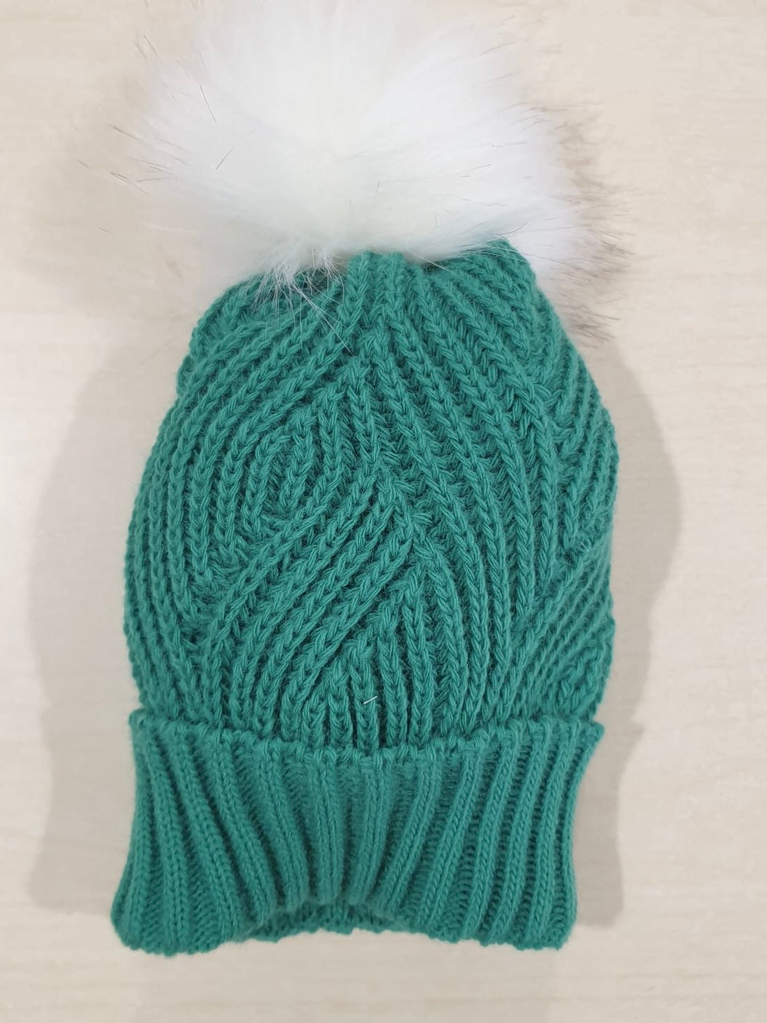 Cappellino in misto lana tema Denny