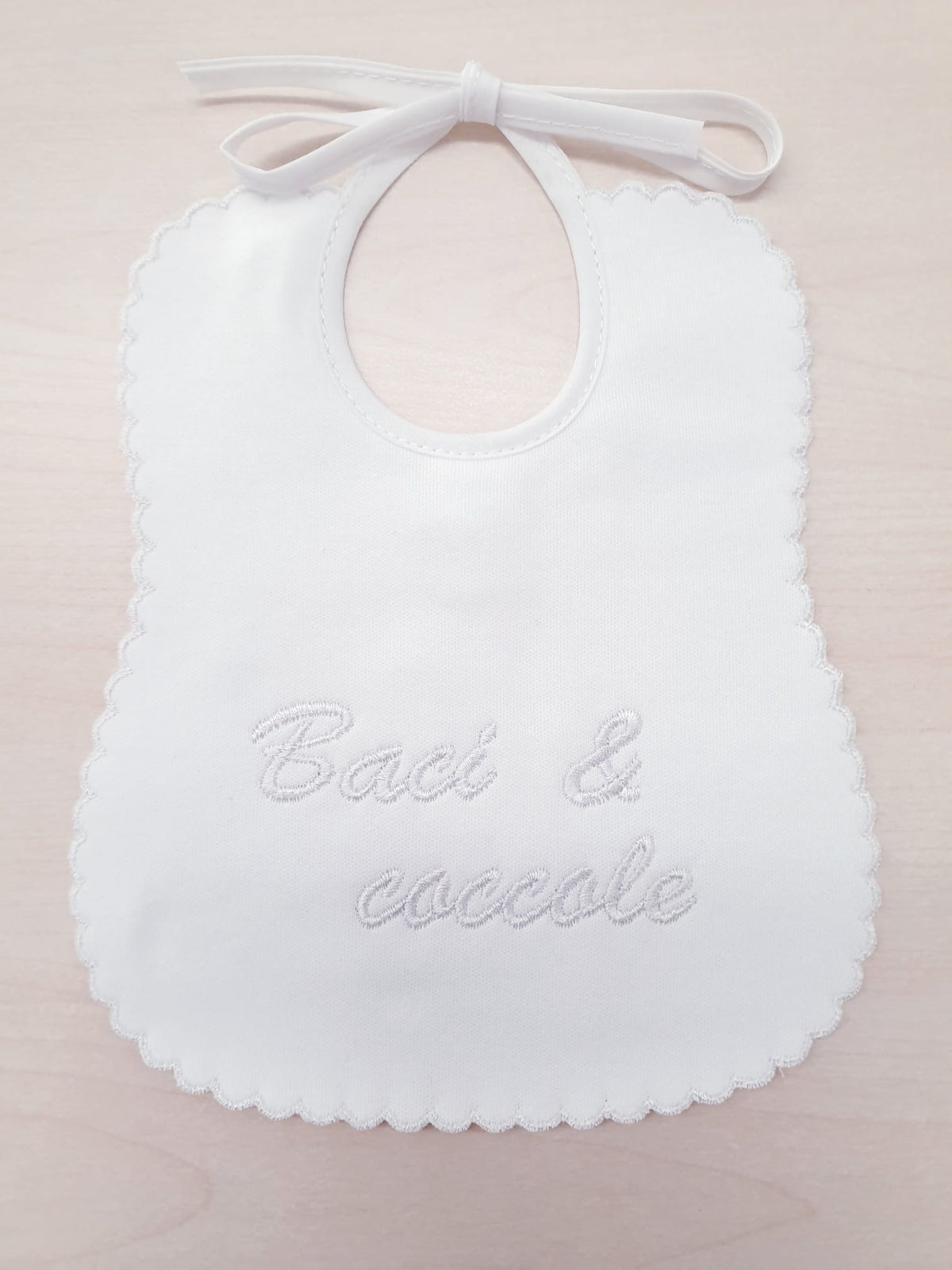 Bavetta ricamata 100% cotone “Baci e coccole”