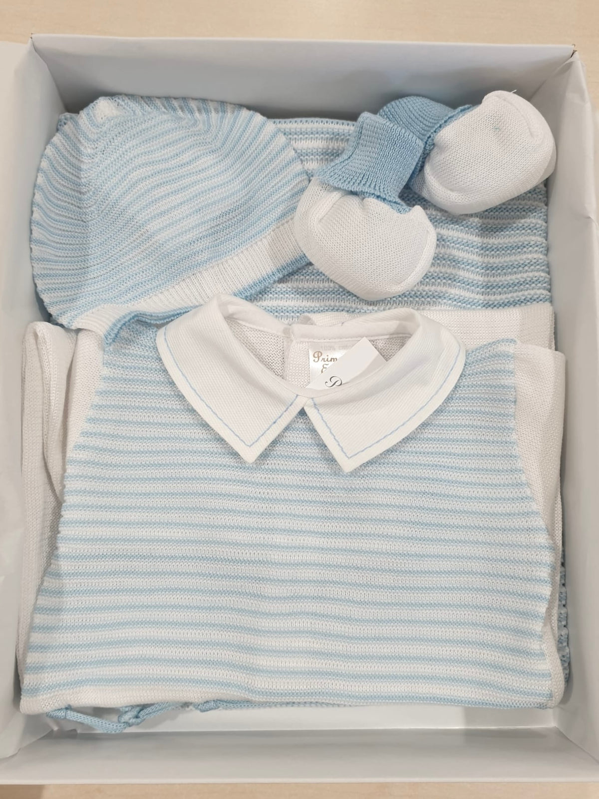 Coordinato tutina,cappellino,scarpine e copertina