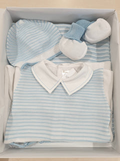 Coordinato tutina,cappellino,scarpine e copertina