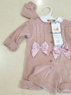 Tutina, cappellino e scarpine