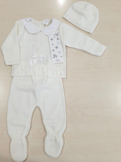 Completo da neonata con dettagli e cappellino