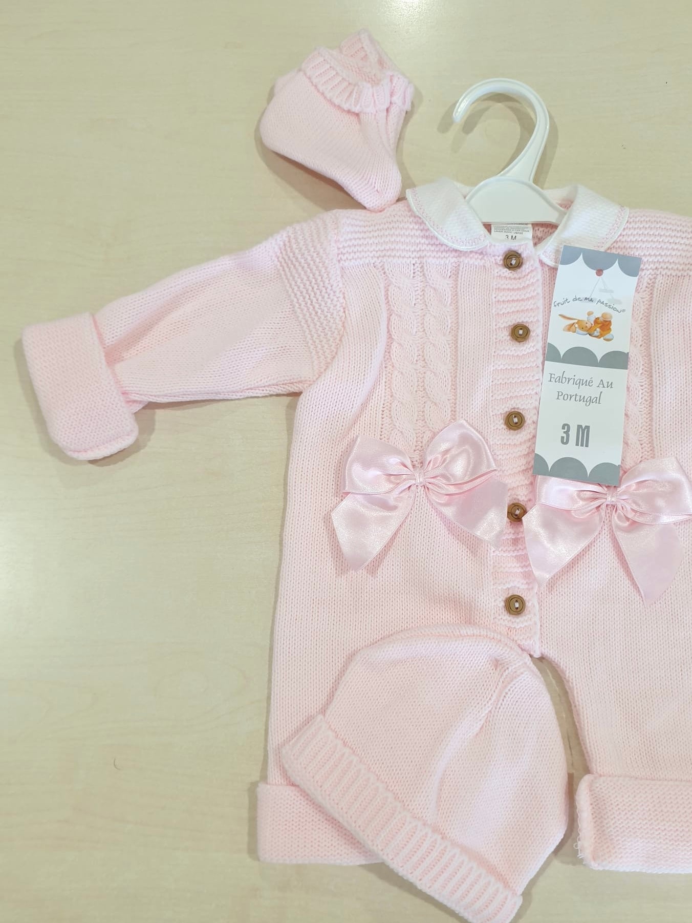Tutina, cappellino e scarpine