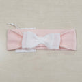 Fascia rosa in cotone con fiocco bianco ricamato