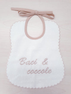 Bavetta ricamata 100% cotone “Baci e coccole”