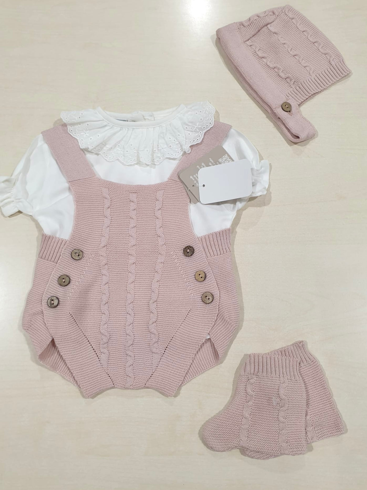 Pagliaccetto cappellino e scarpine neonata
