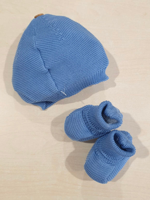 Set cappellino e scarpine in filo blu