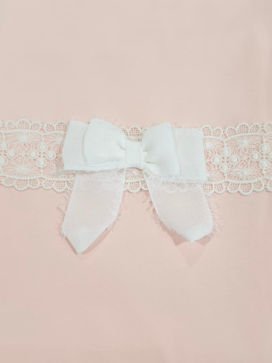 Copertina rosa in cotone fiocco bianco ricamato