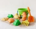 Secchiello da spiaggia con 8 pezzi Kiokids